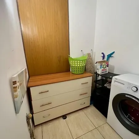 아파트 център с паркинг за нормална до средно голяма кола 바르나