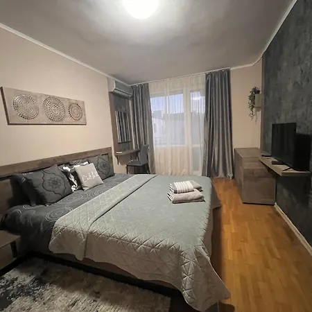 център с паркинг за нормална до средно голяма кола * Варна