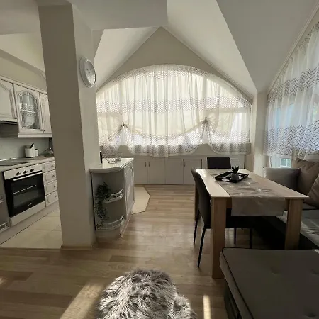 Apartment център с паркинг за нормална до средно голяма кола *