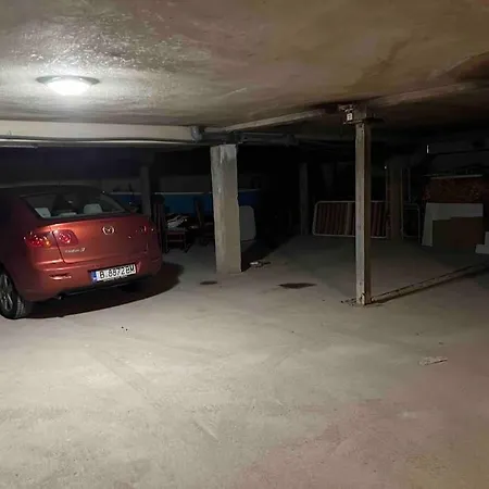 Apartment център с паркинг за нормална до средно голяма кола Warna