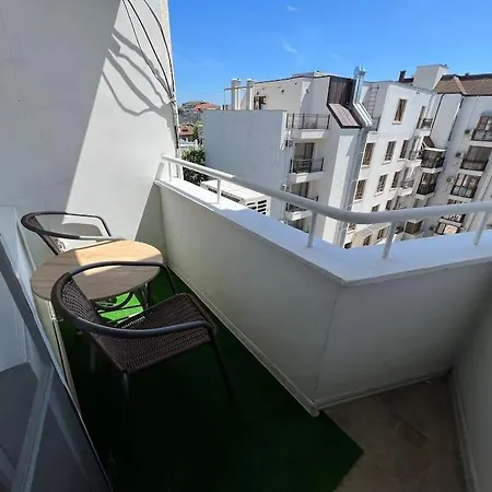 център с паркинг за нормална до средно голяма кола Apartment *