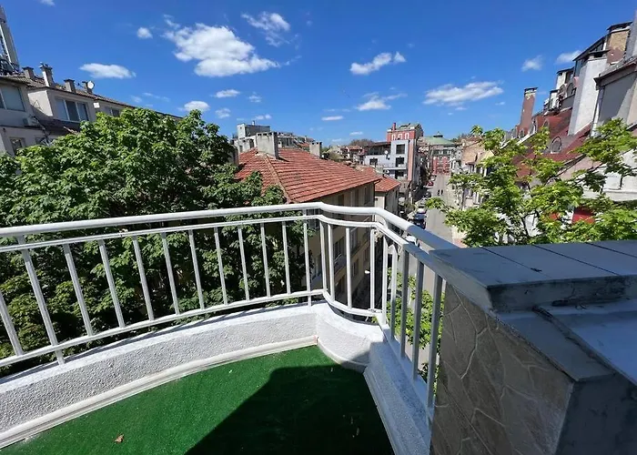 Apartment център с паркинг за нормална до средно голяма кола Varna