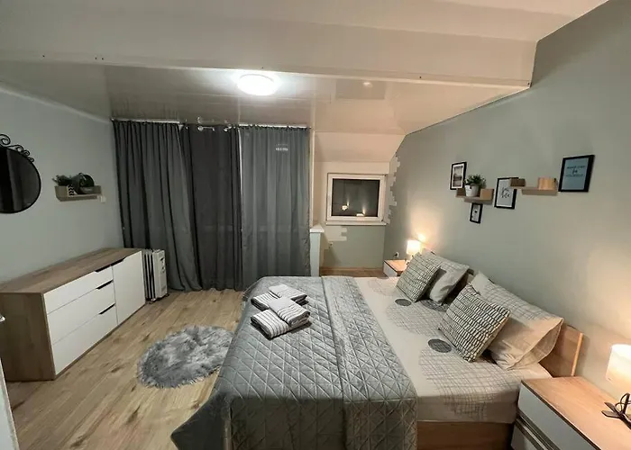 център с паркинг за нормална до средно голяма кола * Varna