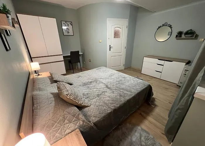 Apartment център с паркинг за нормална до средно голяма кола Varna