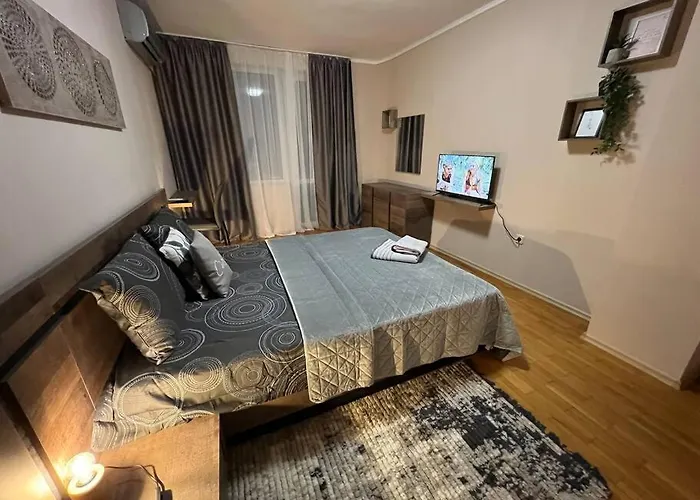 център с паркинг за нормална до средно голяма кола Apartment