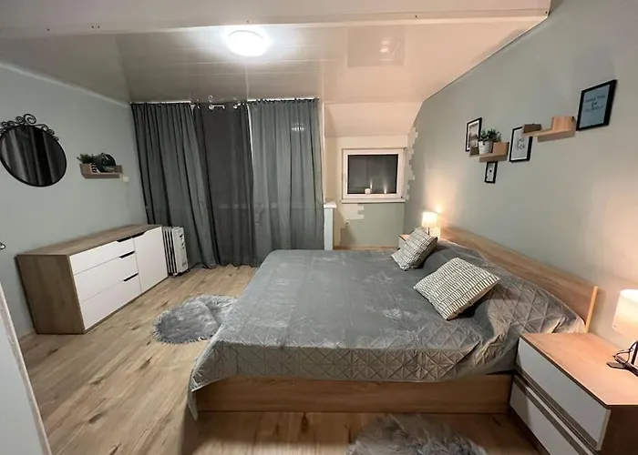 център с паркинг за нормална до средно голяма кола Варна