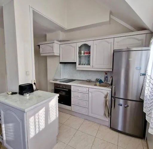 център с паркинг за нормална до средно голяма кола Apartment