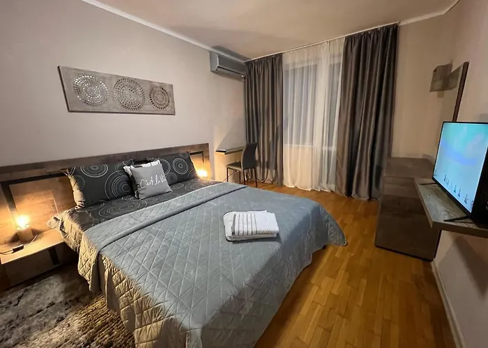 център с паркинг за нормална до средно голяма кола Apartment Varna