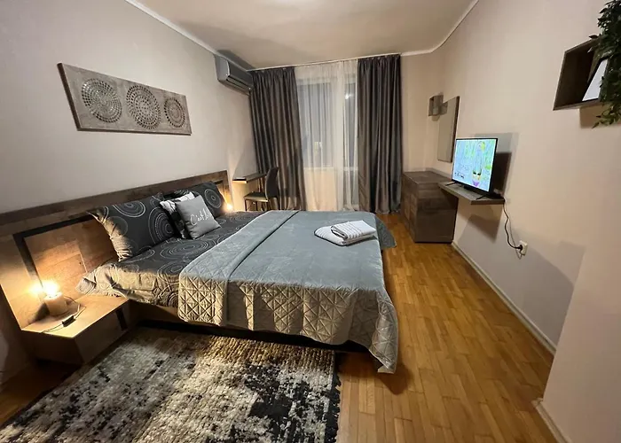 Apartment център с паркинг за нормална до средно голяма кола *