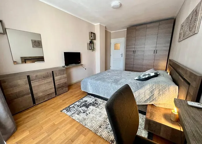 Apartment център с паркинг за нормална до средно голяма кола *