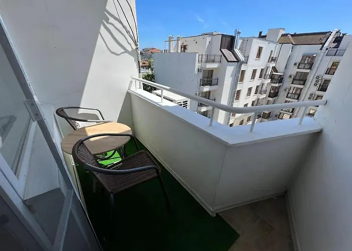 център с паркинг за нормална до средно голяма кола Apartment *