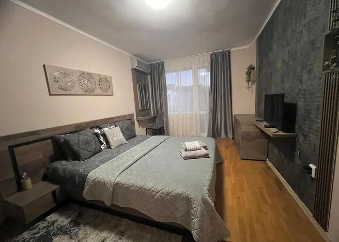 център с паркинг за нормална до средно голяма кола * Варна